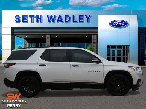 Used 2021 Chevrolet Traverse Premier w/ Redline Edition image 2