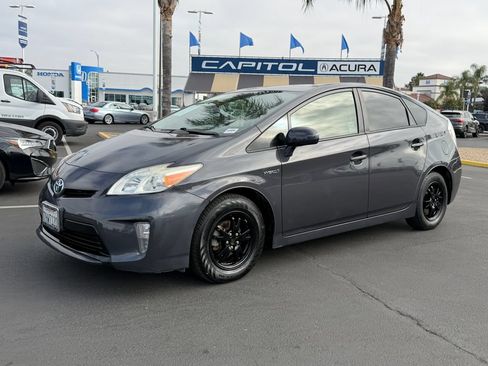 Used 2015 Toyota Prius Two FWD image 4