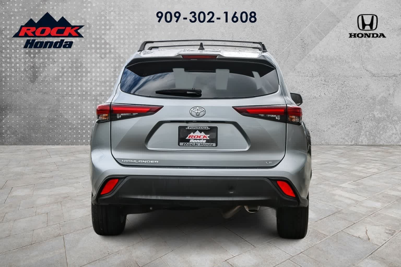 Used 2024 Toyota Highlander LE FWD image 5