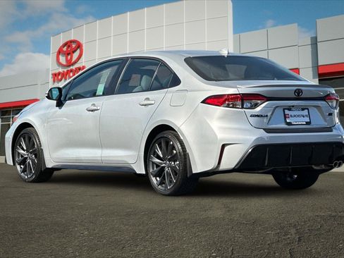 Certified 2026 Toyota Corolla SE w/ SE Package FWD image 5
