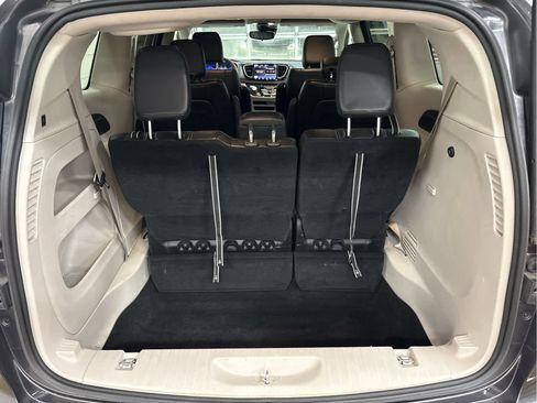 Used 2023 Chrysler Pacifica Touring-L image 28