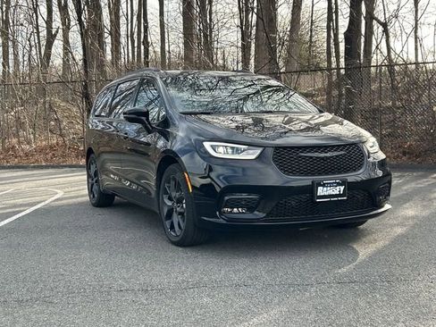New 2026 Chrysler Pacifica Select image 1