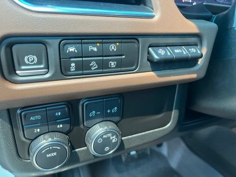 Used 2024 Chevrolet Tahoe High Country AWD/4WD image 16