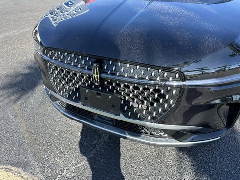 Used 2024 Lincoln Nautilus Premier image 10