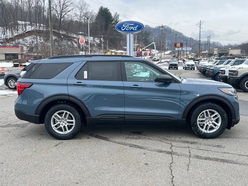 New 2026 Ford Explorer Active w/ Active Comfort Package image 2