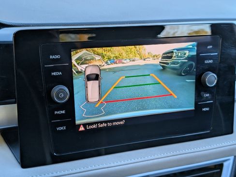 Used 2025 Volkswagen Taos SE image 27