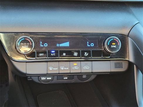 Used 2025 Hyundai Elantra Sport image 11