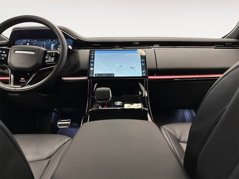 Used 2025 Land Rover Range Rover Sport Dynamic SE image 11