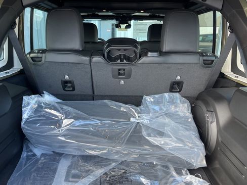 New 2026 Jeep Wrangler Unlimited Rubicon 392 w/ Quick Order Package 27X Moab AWD/4WD image 43