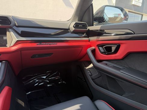 Used 2025 Lamborghini Urus SE AWD/4WD image 23