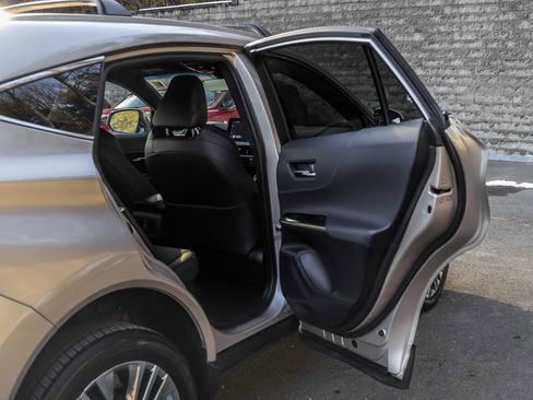 Used 2024 Toyota Venza Limited image 17