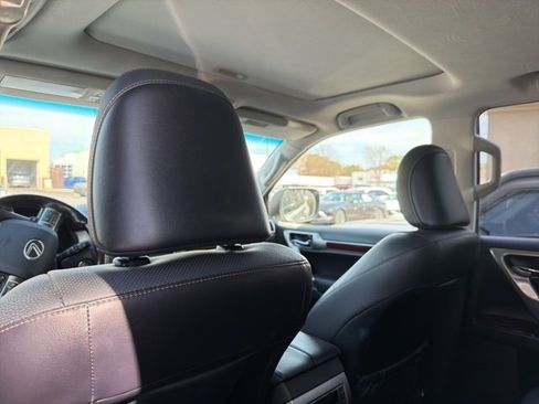 Used 2017 Lexus GX 460 image 16