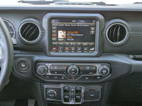 Used 2023 Jeep Wrangler Unlimited Sahara AWD/4WD image 18