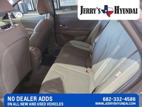 Used 2024 Hyundai Elantra SEL FWD image 10