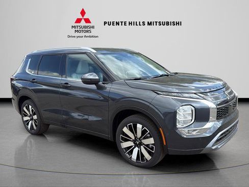 New 2026 Mitsubishi Outlander SEL image 3