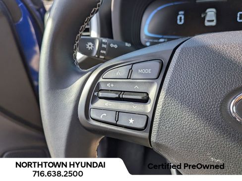 Used 2025 Hyundai Venue Limited FWD image 29