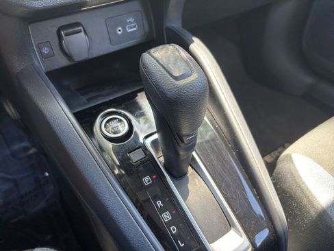 Used 2025 Nissan Versa SV FWD image 41