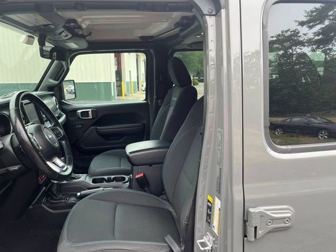 Used 2022 Jeep Wrangler Unlimited Rubicon 4xe w/ Cold Weather Group AWD/4WD image 24