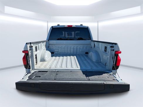 Used 2023 Ford F150 Lightning Lariat image 37