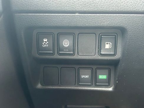 Used 2019 Nissan Rogue S w/ Special Edition Package FWD image 24