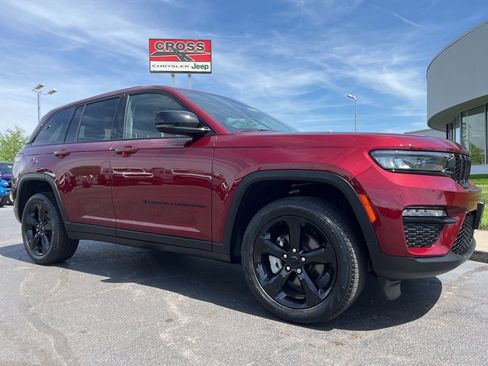 Used 2023 Jeep Grand Cherokee Limited w/ Black Appearance Package AWD/4WD image 64
