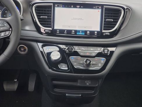 New 2026 Chrysler Pacifica Select w/ S Appearance Package image 17