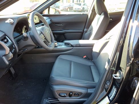 New 2025 Lexus UX 300h AWD image 9