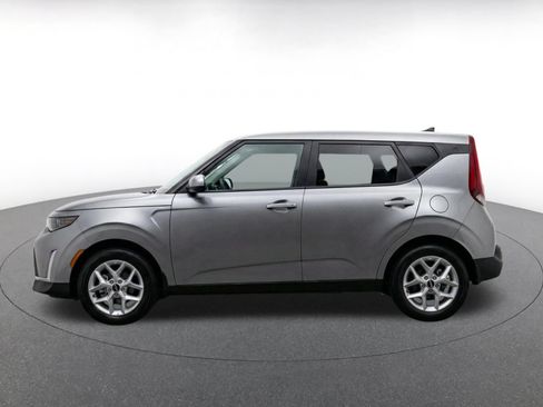Used 2025 Kia Soul LX w/ LX Technology Package FWD image 4