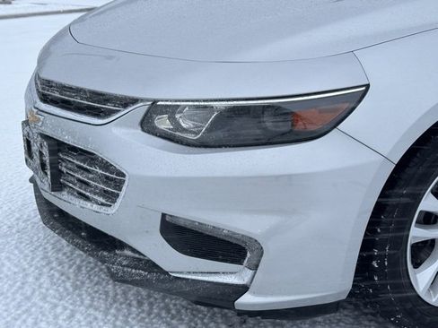 Used 2017 Chevrolet Malibu LT image 9
