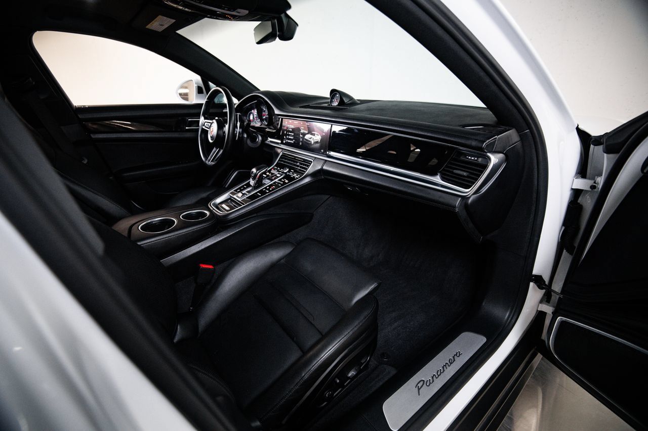 Certified 2023 Porsche Panamera image 28