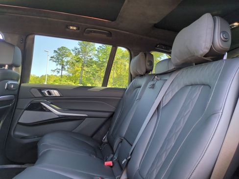 Used 2025 BMW X7 M60i image 32