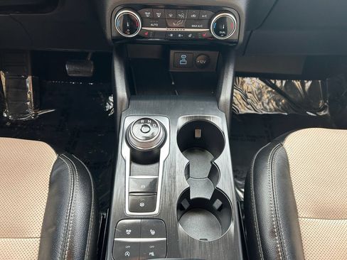Used 2022 Ford Escape Titanium w/ Titanium Elite Package AWD/4WD image 12