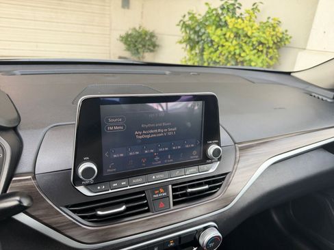 Used 2025 Nissan Altima 2.5 SV image 20