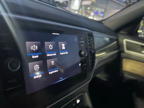 Used 2021 Volkswagen Atlas Cross Sport SE w/ Panoramic Sunroof Package image 13