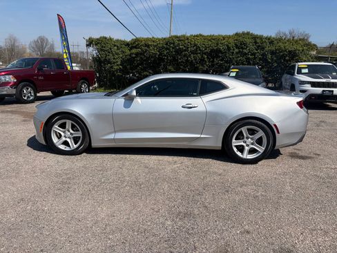 Used 2017 Chevrolet Camaro LT RWD image 9