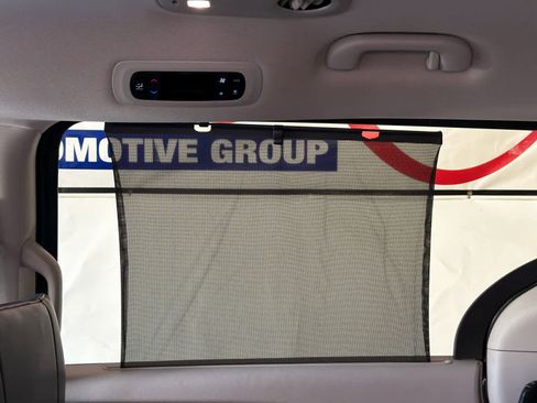 Used 2023 Chrysler Pacifica Touring-L image 23