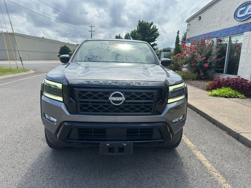 Used 2023 Nissan Frontier SV w/ Midnight Edition Package RWD image 9