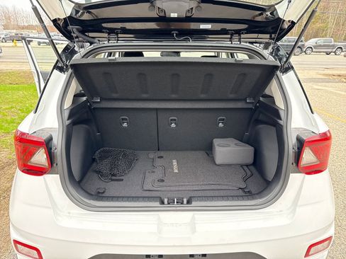 Certified 2025 Hyundai Venue Limited FWD image 21