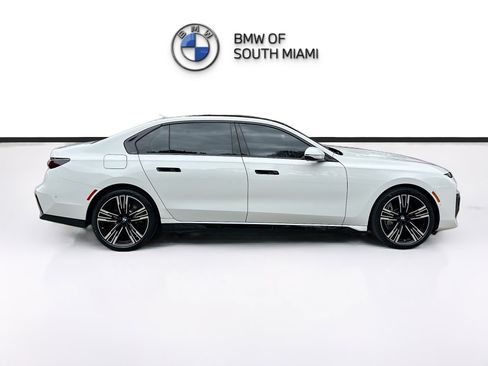 Used 2023 BMW 740i w/ Executive Package image 8