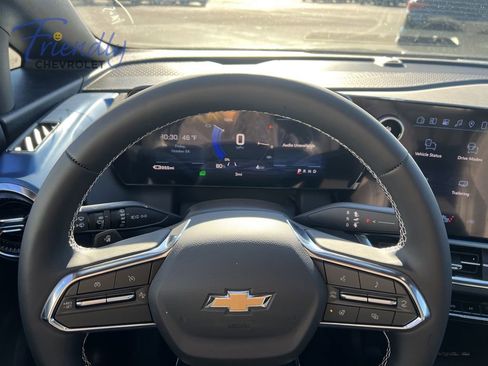 New 2026 Chevrolet Equinox EV LT w/ LPO, Blackout Package AWD/4WD image 9