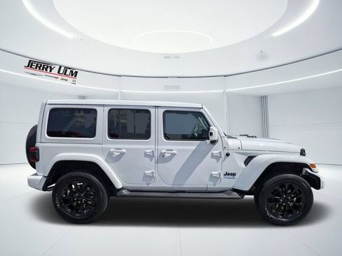 Used 2021 Jeep Wrangler Unlimited Sahara AWD/4WD image 2