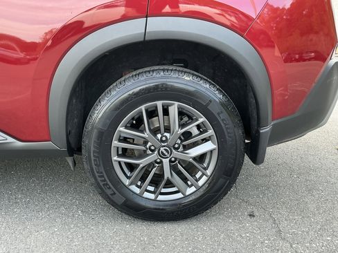 Used 2023 Nissan Rogue S AWD/4WD image 9