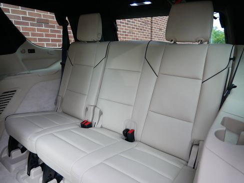 Used 2023 Cadillac Escalade Premium Luxury w/ LPO, Radiant Package AWD/4WD image 11