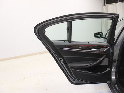 Used 2023 BMW 540i xDrive w/ Executive Package image 22