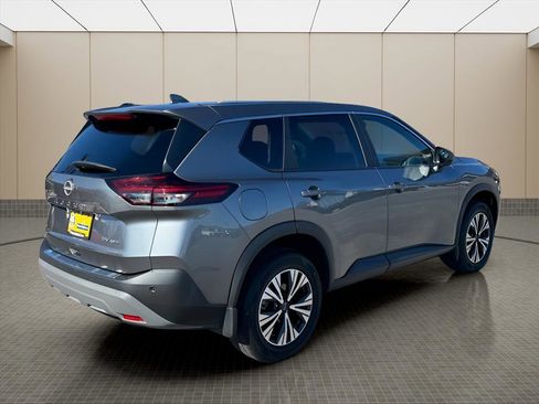 Used 2023 Nissan Rogue SV image 3