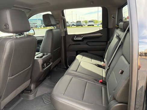 Used 2024 Chevrolet Silverado 1500 LT Trail Boss w/ Convenience Package II AWD/4WD image 16