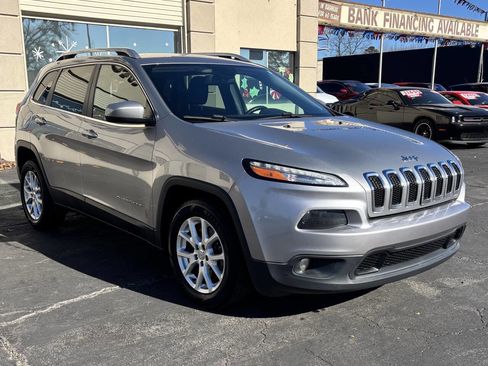Used 2016 Jeep Cherokee Latitude image 5