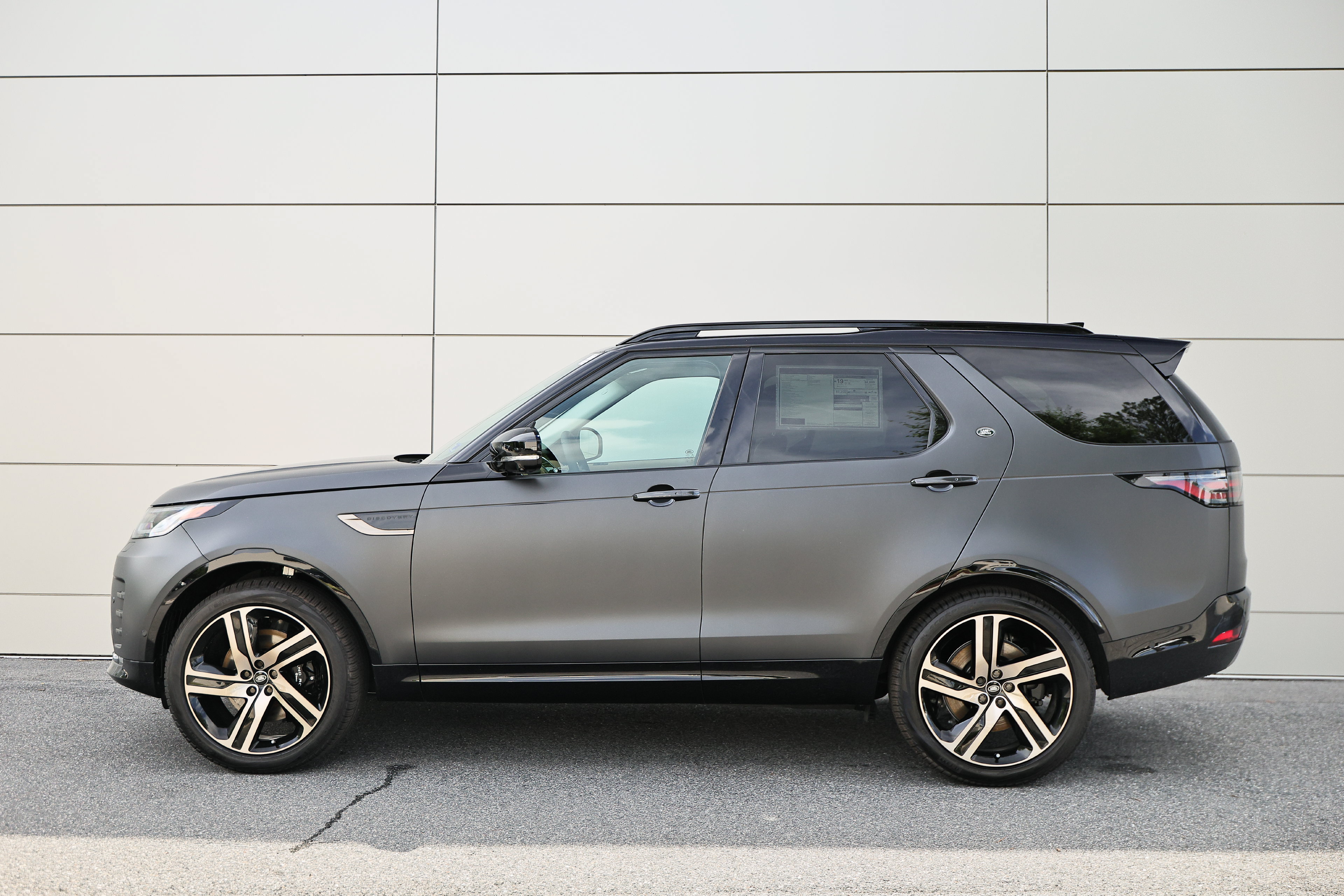 New 2026 Land Rover Discovery Limited Edition AWD/4WD image 4