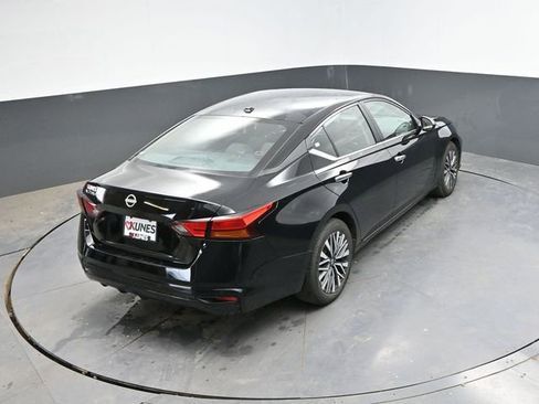 Used 2025 Nissan Altima 2.5 SV FWD image 30