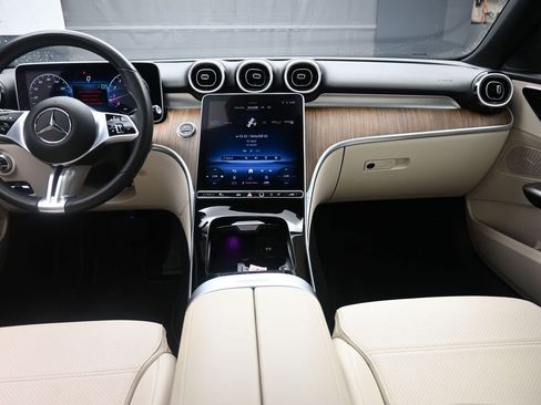 Used 2024 Mercedes-Benz C 300 Sedan image 9
